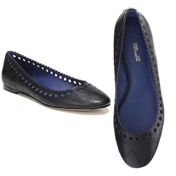 Diane von Furstenberg Corolla Flats Black Leather Perforated Scallop Trim Sz 7.5 - Picture 1 of 9